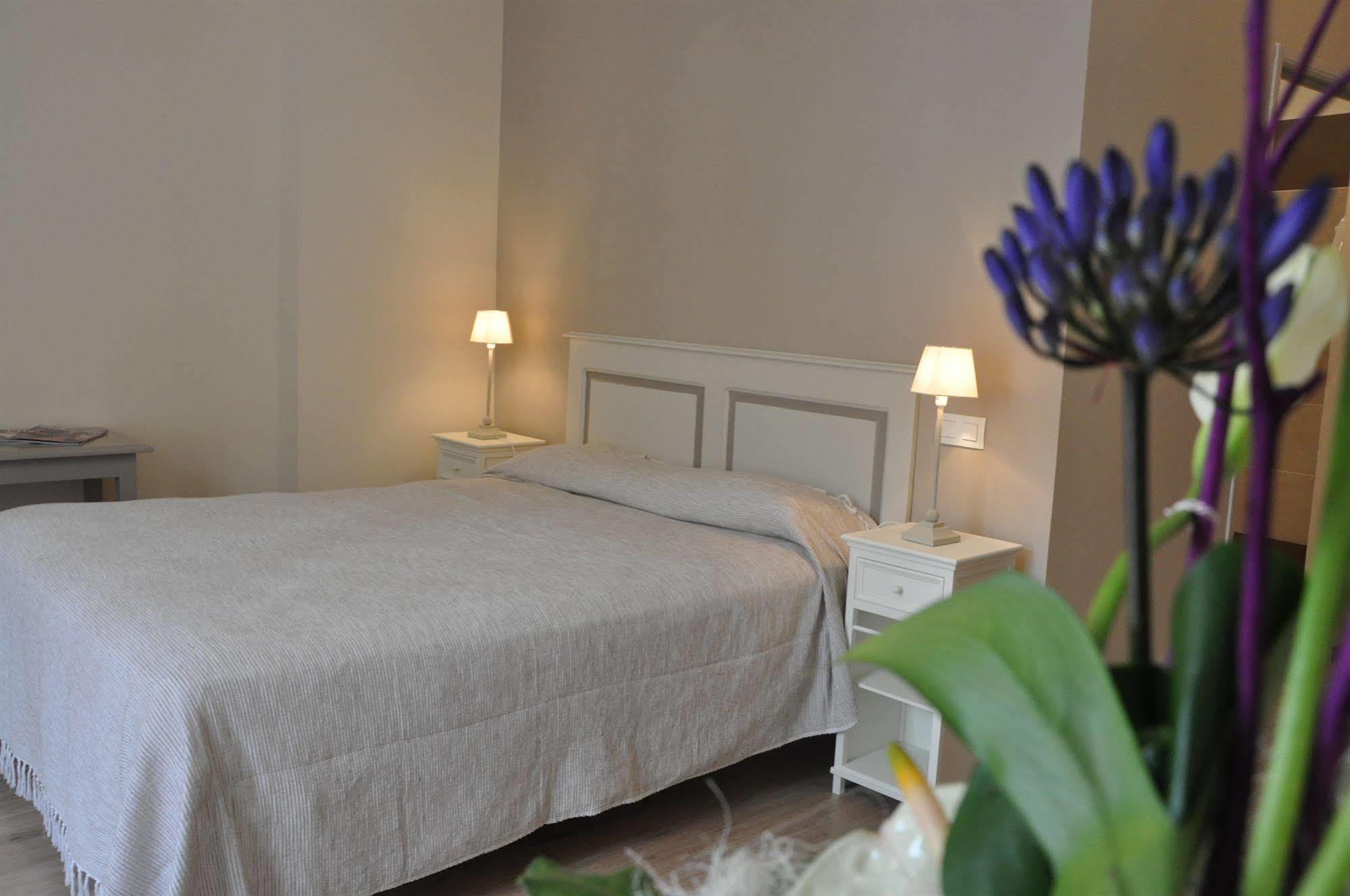 Les Echevins Hotel Tarascon Luaran gambar