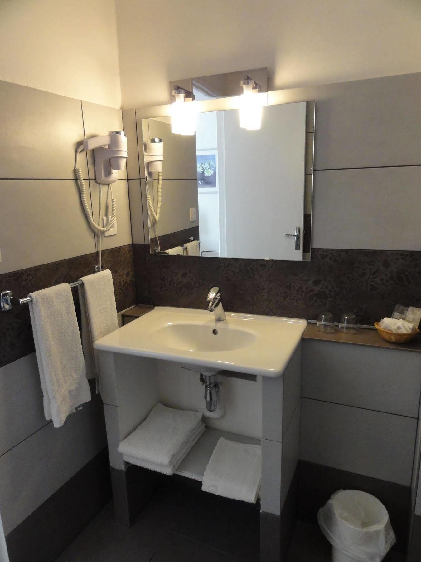 Les Echevins Hotel Tarascon Luaran gambar