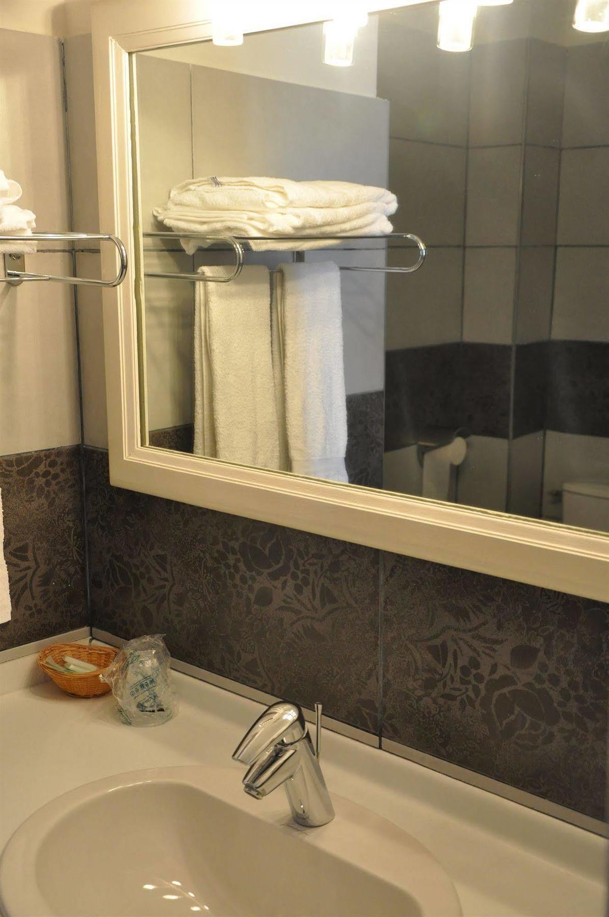 Les Echevins Hotel Tarascon Luaran gambar